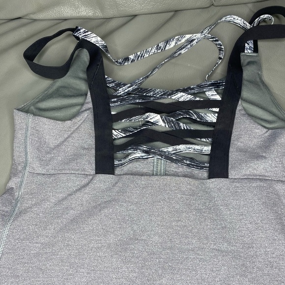Lululemon hot to street tank - Picture 2 of 5
